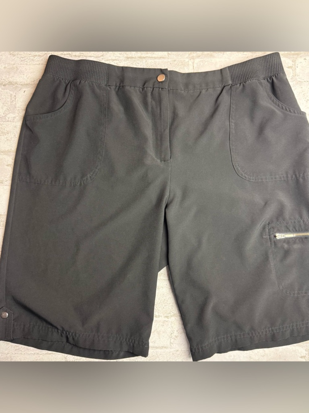 Energy By Chicos Black Nylon Shorts Chicos 2 = 12 Zipper Cargo Pocket EUC😍